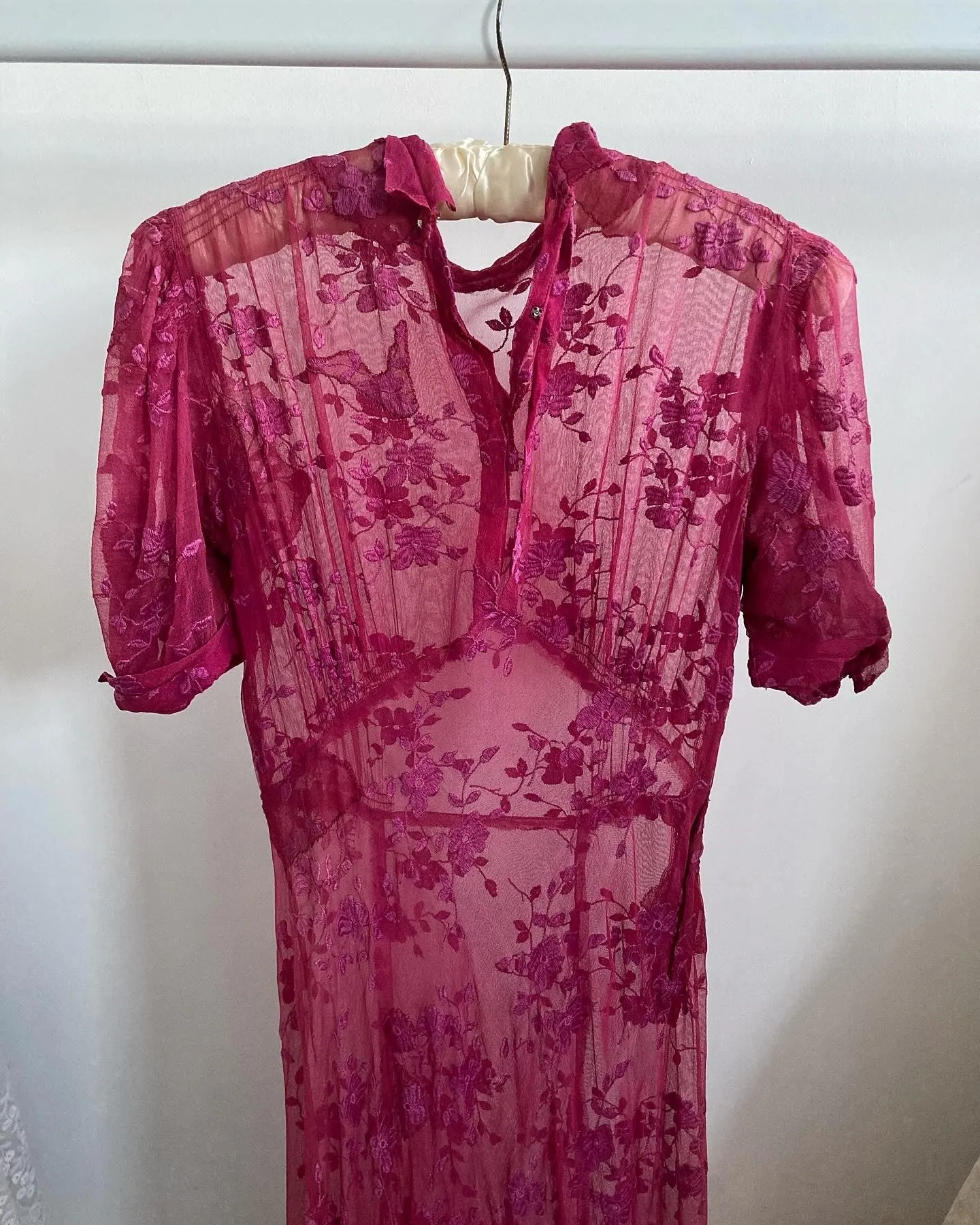 1930s Raspberry Floral Net Lace Chiffon Gown with Puff Sleeves