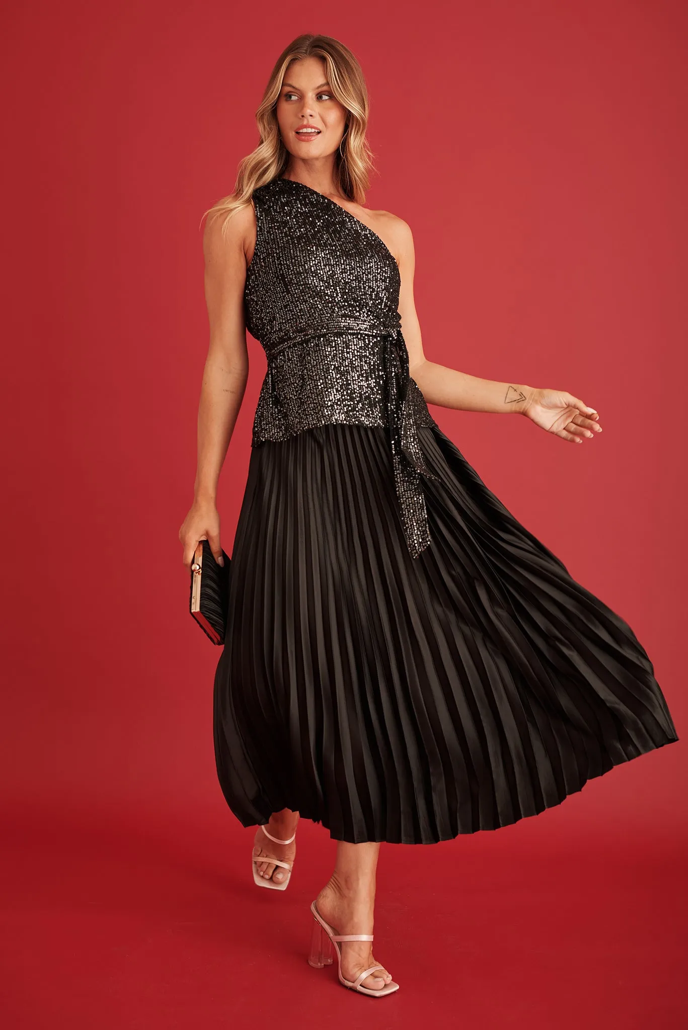 Allison Midi Pleat Skirt In Black Satin