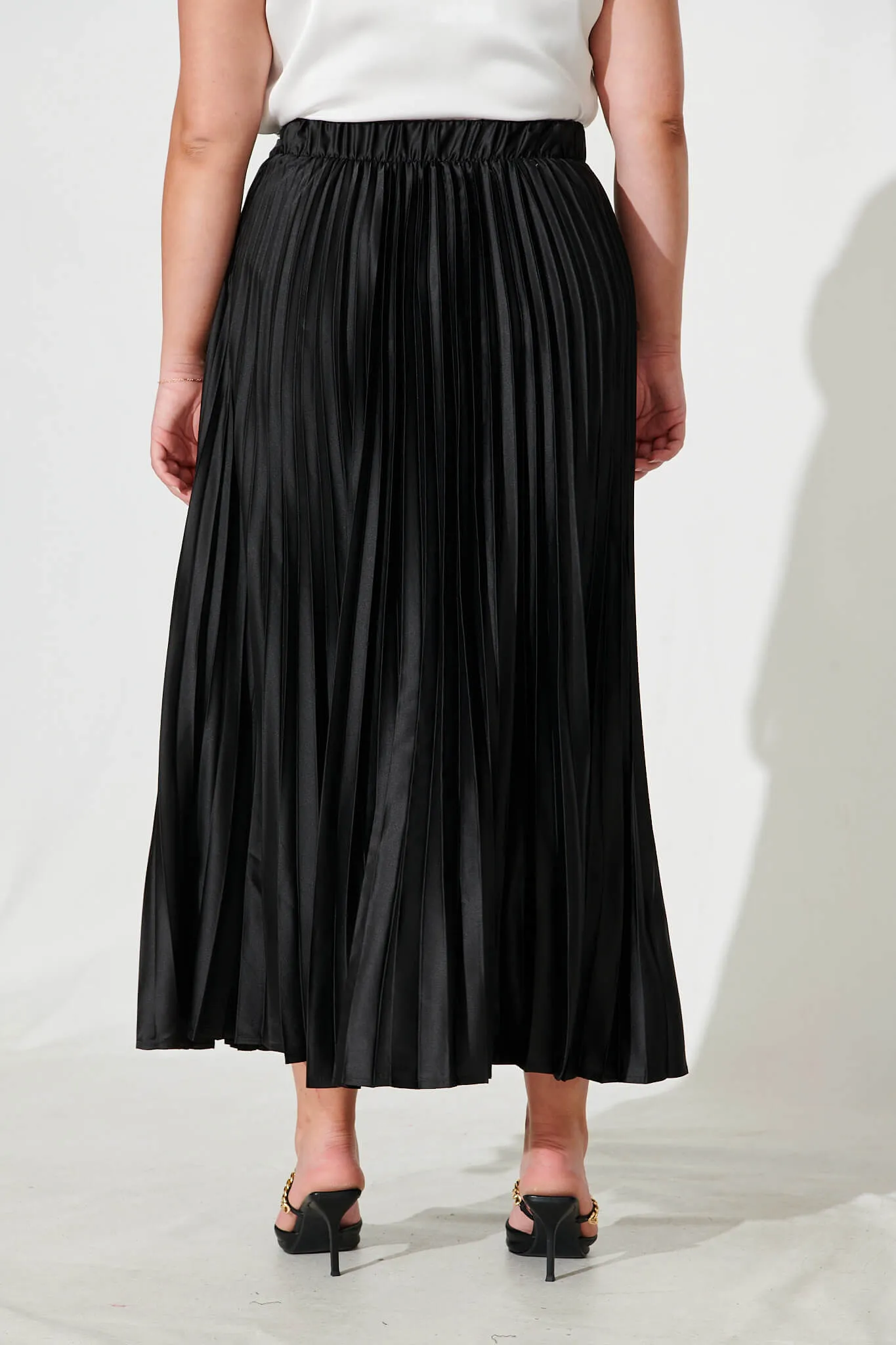 Allison Midi Pleat Skirt In Black Satin