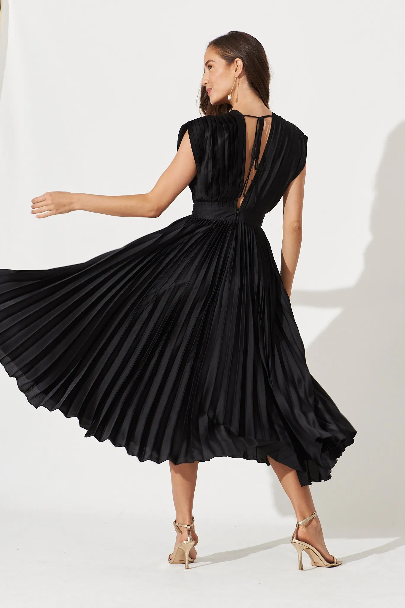 Anetta Midi Dress In Pleated Black Satin