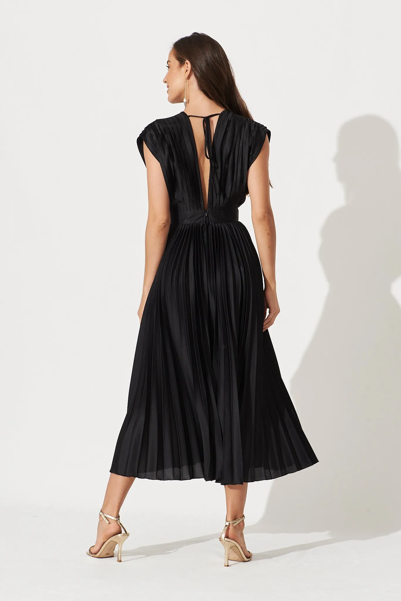 Anetta Midi Dress In Pleated Black Satin